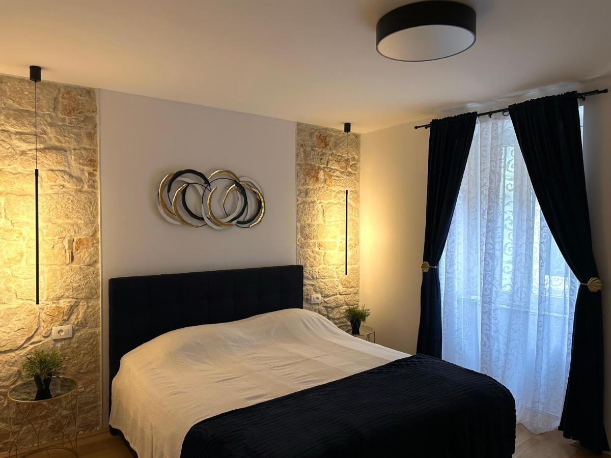 Apartment Erin Center - New Renovated Ровинь Экстерьер фото