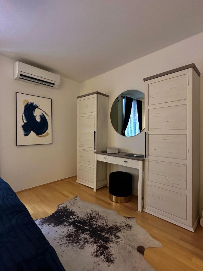 Apartment Erin Center - New Renovated Ровинь Экстерьер фото
